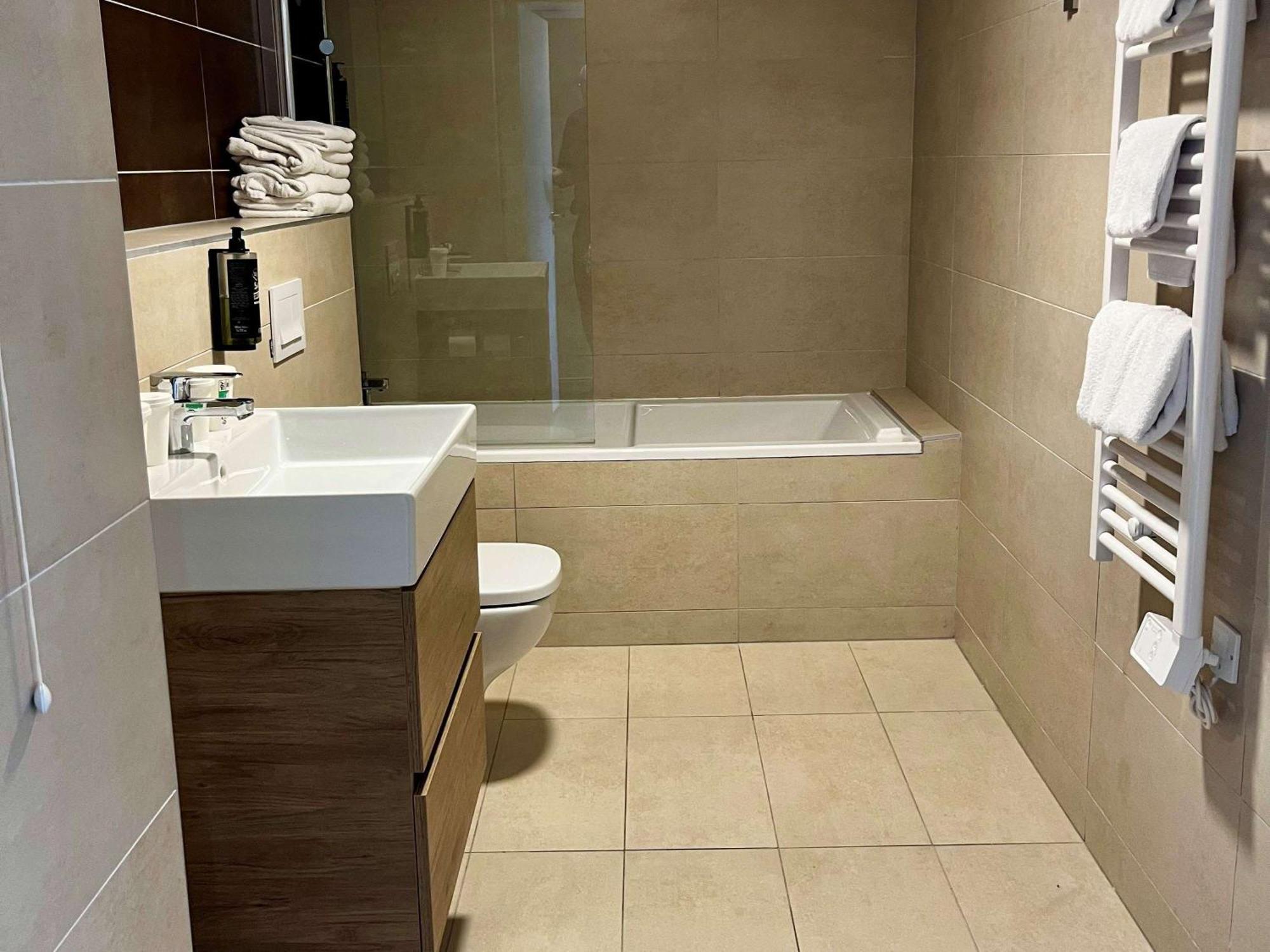 Ibis Styles Cabries Aix-En-Provence Tgv Hotel Buitenkant foto