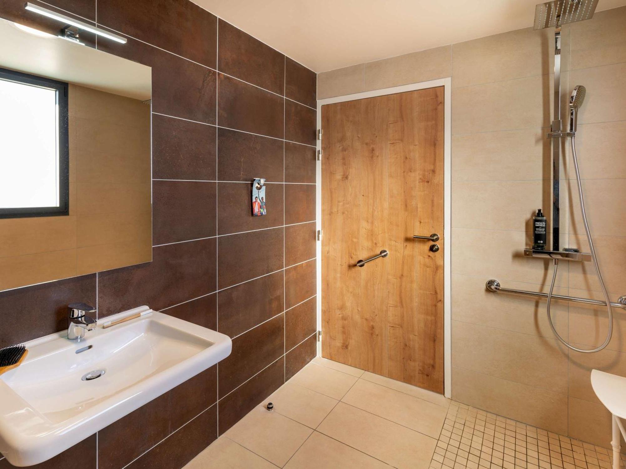 Ibis Styles Cabries Aix-En-Provence Tgv Hotel Buitenkant foto